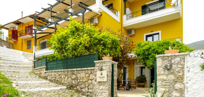 Yellow House Studios Parga